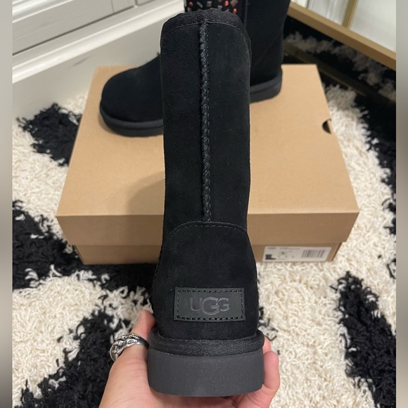 NIB Women’s Size 6 UGG W Classic Studded II Suede Winter Ankle Boots In Balck - Picture 8 of 13
